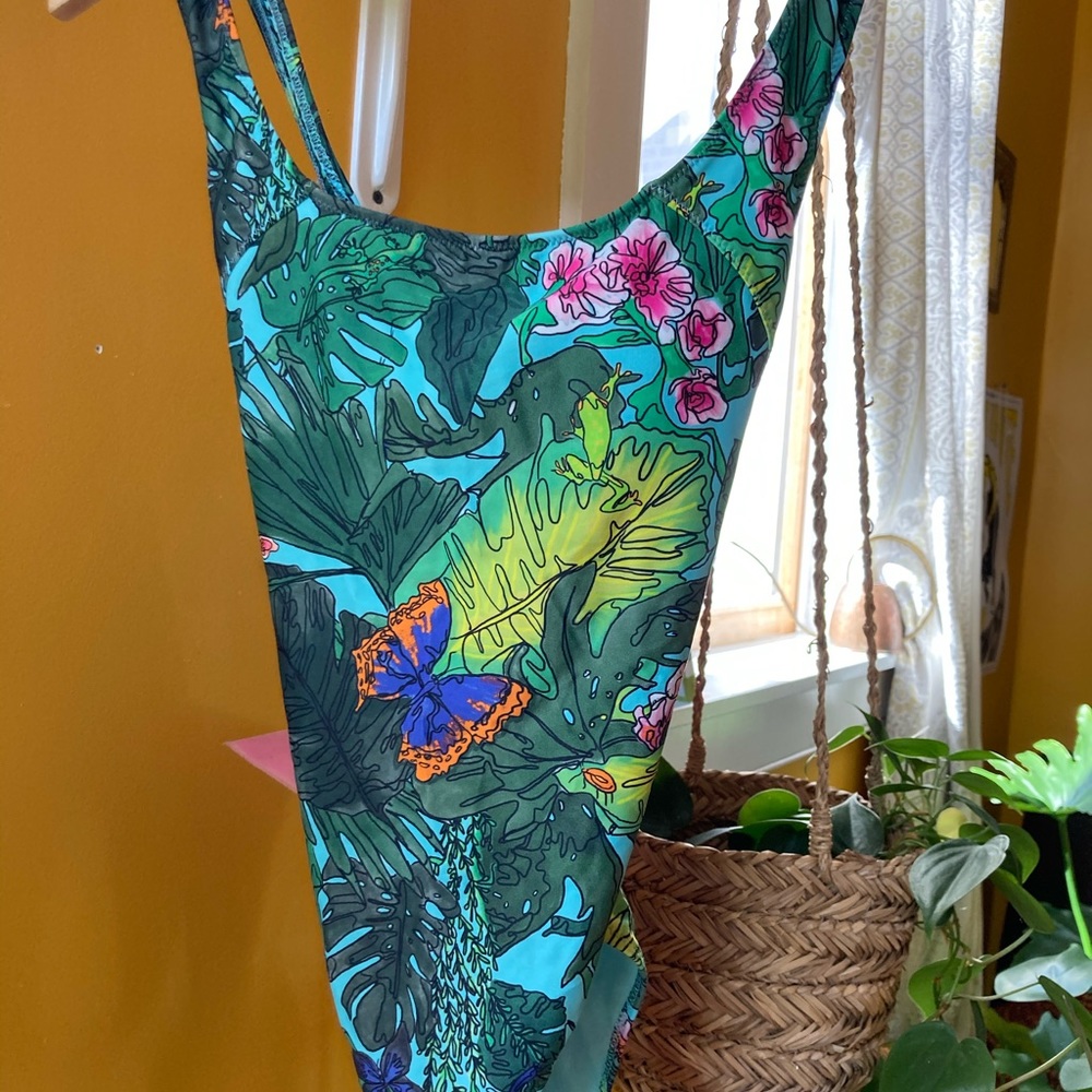 OV Splash Cross Back One Piece Swimsuit